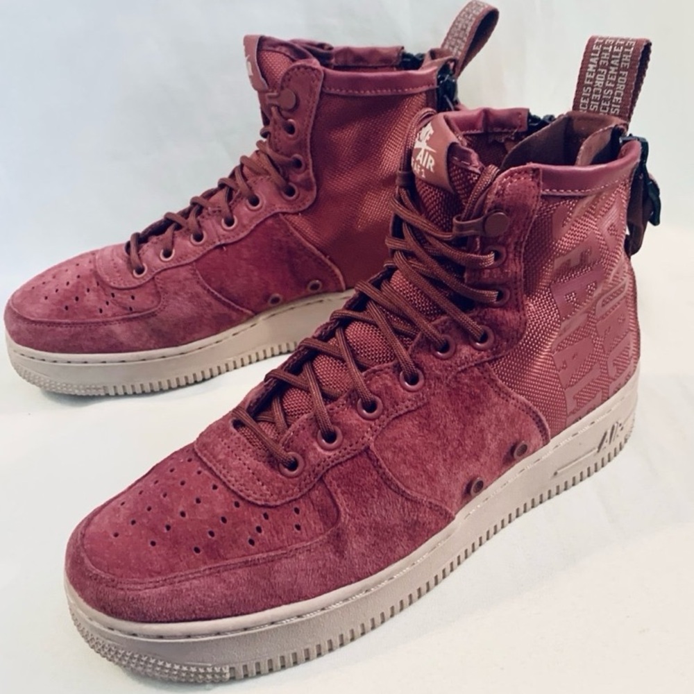 Nike SF AIR FORCE 1 ‘Force is Female Sneakers